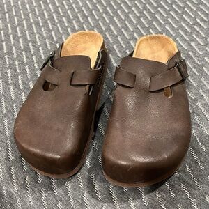Birkenstock Boston Oiled Leather Clog in Tobacco